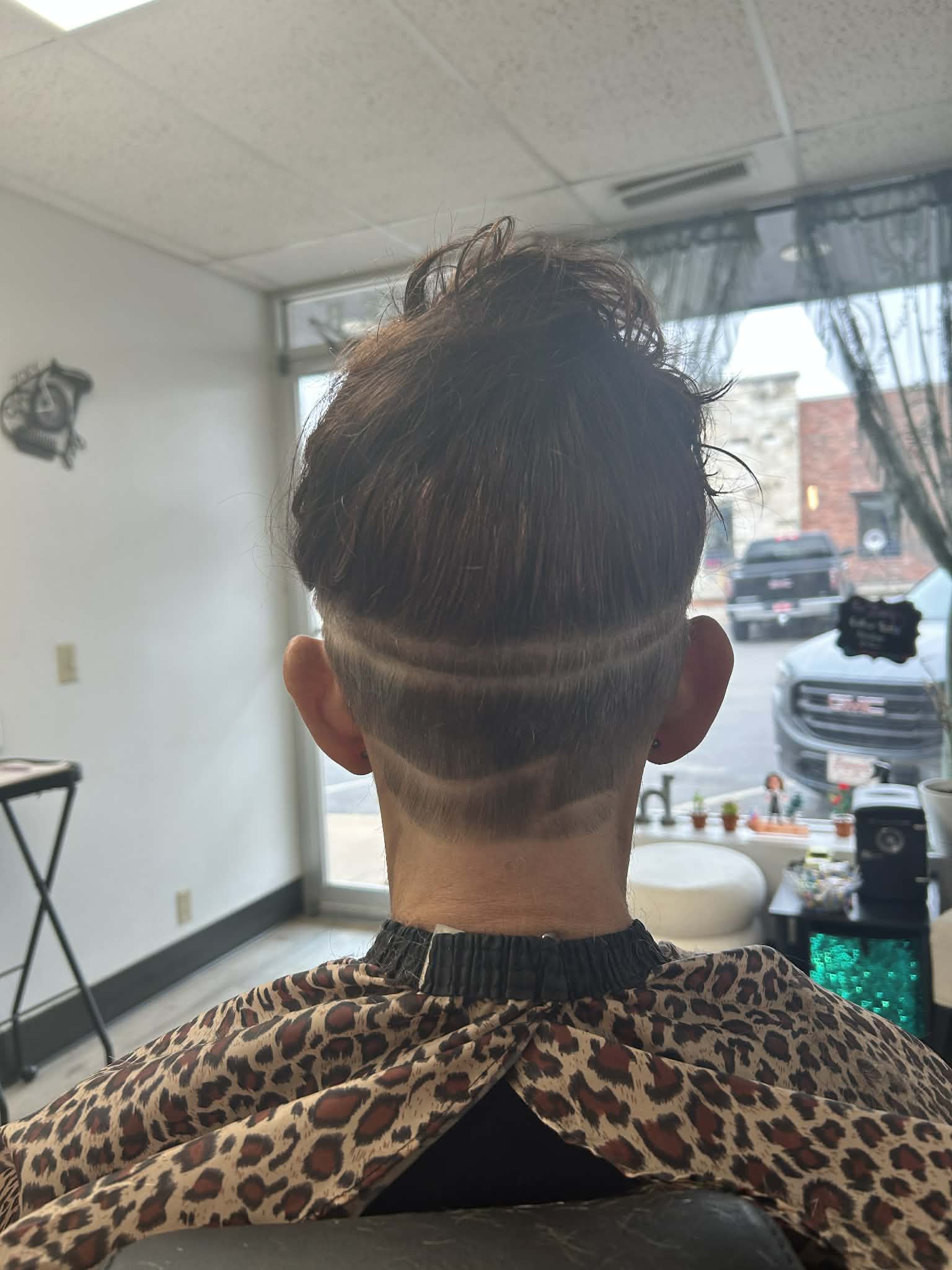 Design haircut detail.